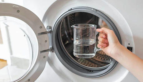 11 Surprising Reasons to Use Vinegar in Your Laundry (and When Not To)