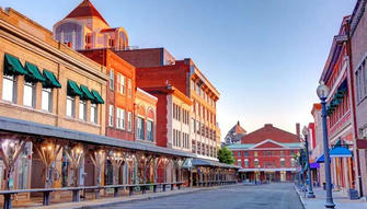 America’s Cutest Small Towns You’ll Want to Move to Immediately (2025 Edition)